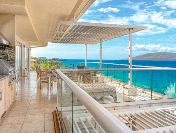 Luxurious 7-Bedroom Oceanfront Retreat in Maui